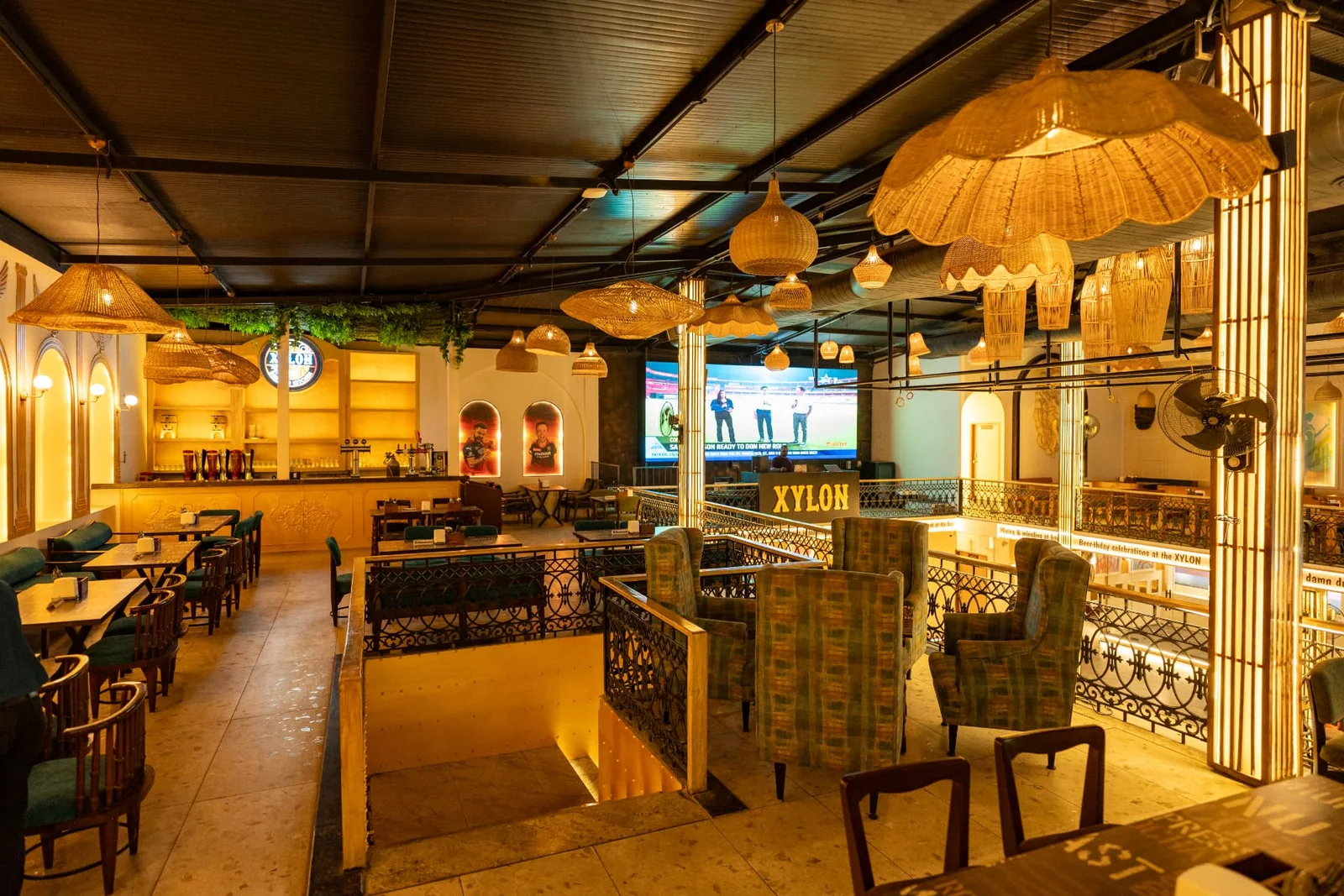 Large screens and lighting above the XYLON floor